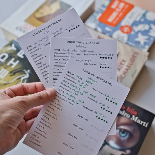 Pack de 8 puntos de libros con ilustraciones de frutas y detrás una lista de 8 espacios para apuntar los libros que te vas leyendo. Regalo para club de lectura.