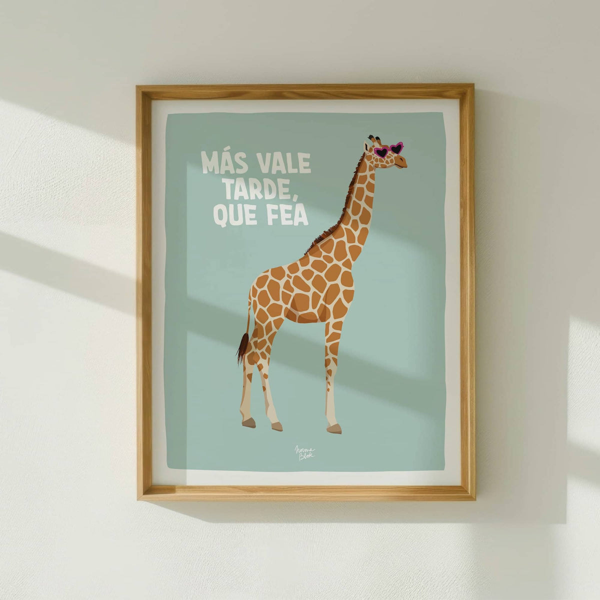 Lámina de decoración para habitación de niña o adolescente con jirafa, gafas rosas y frase divertida