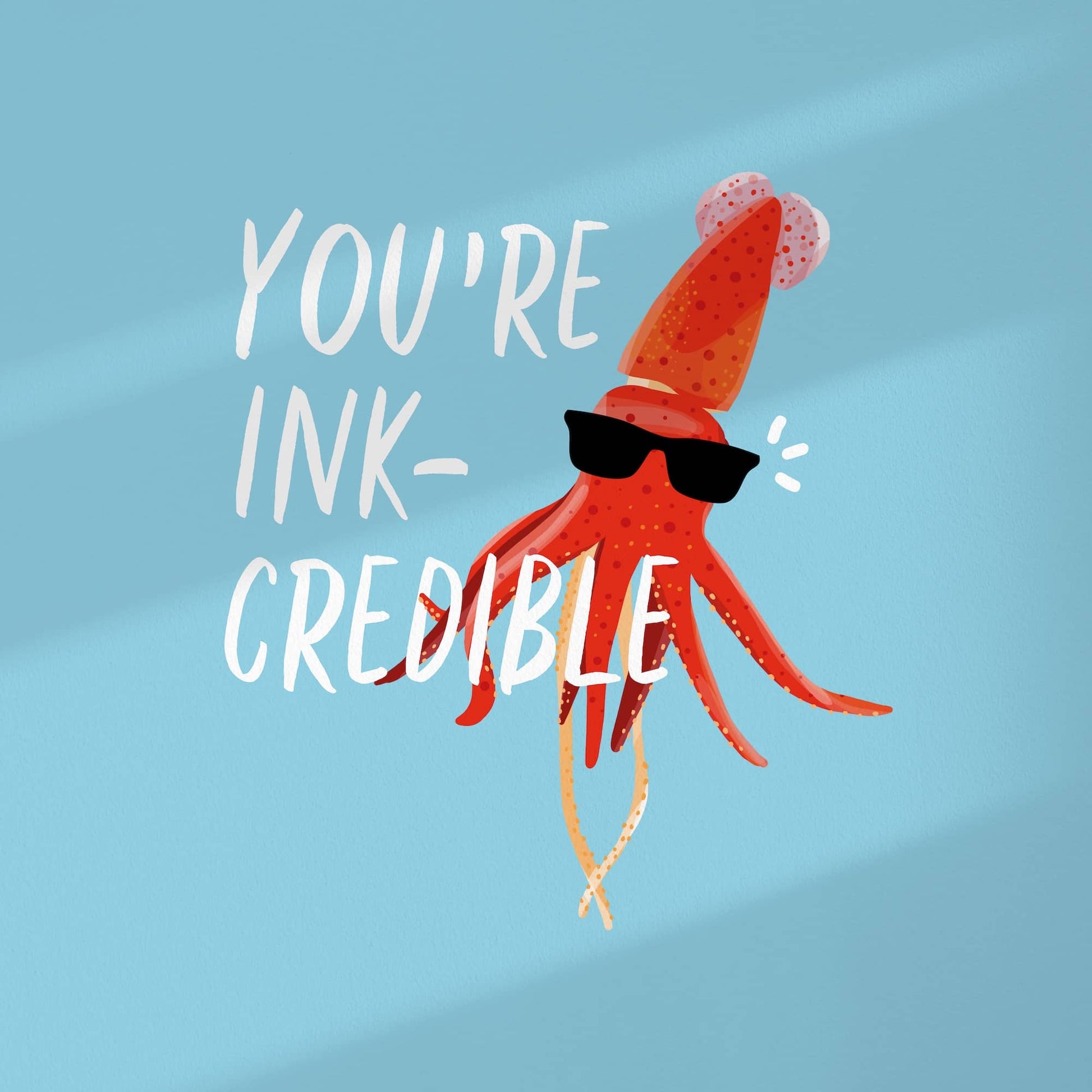 Gráfico digital en alta resolución de la lámina "You Are Inkcredible". Muestra un calamar de colores con gafas de sol sobre un fondo liso, rodeado por un margen blanco limpio perimetral que facilita el proceso de enmarcado para la decoración de casa u oficina.
