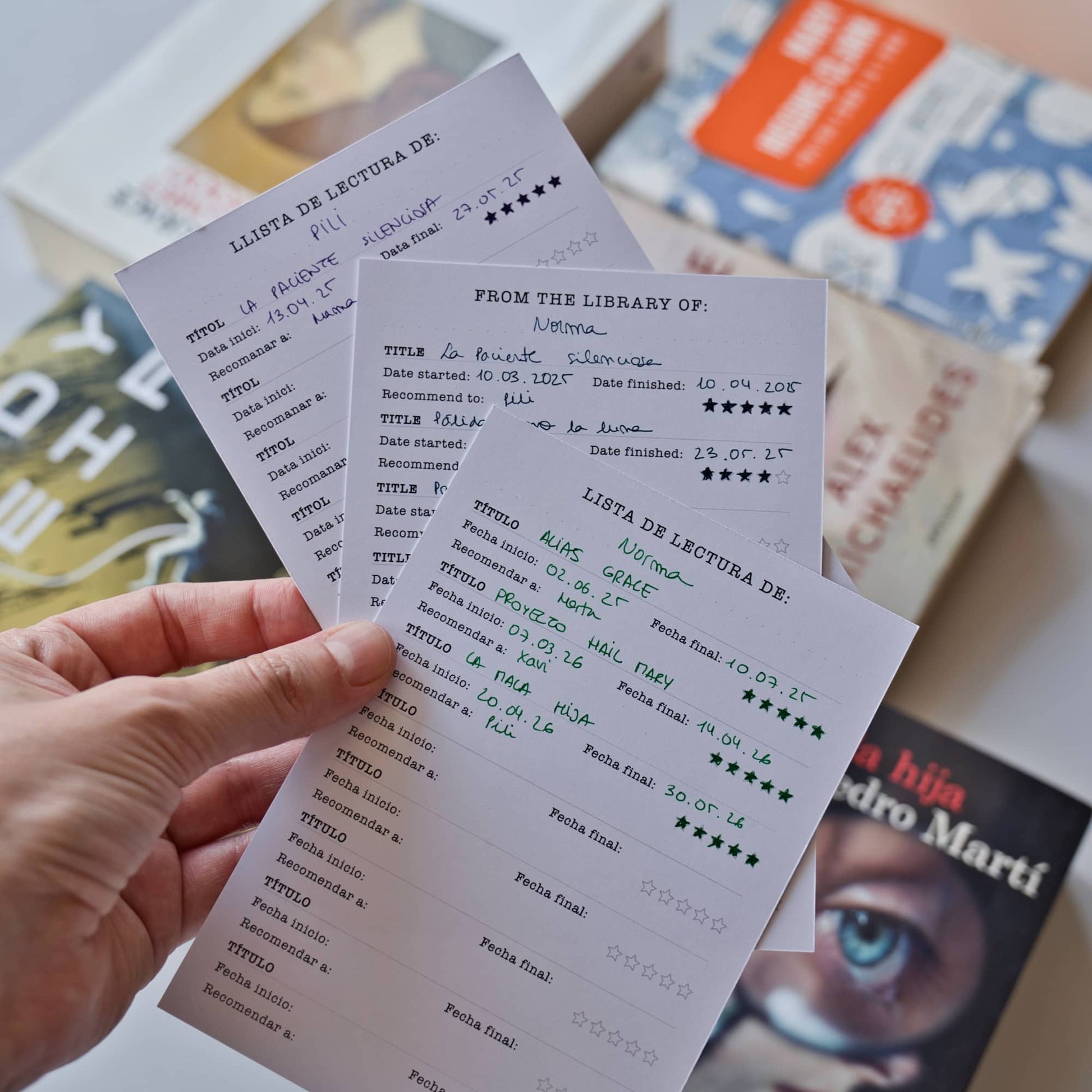 Pack de 8 puntos de libros con ilustraciones de frutas y detrás una lista de 8 espacios para apuntar los libros que te vas leyendo. Regalo para club de lectura.