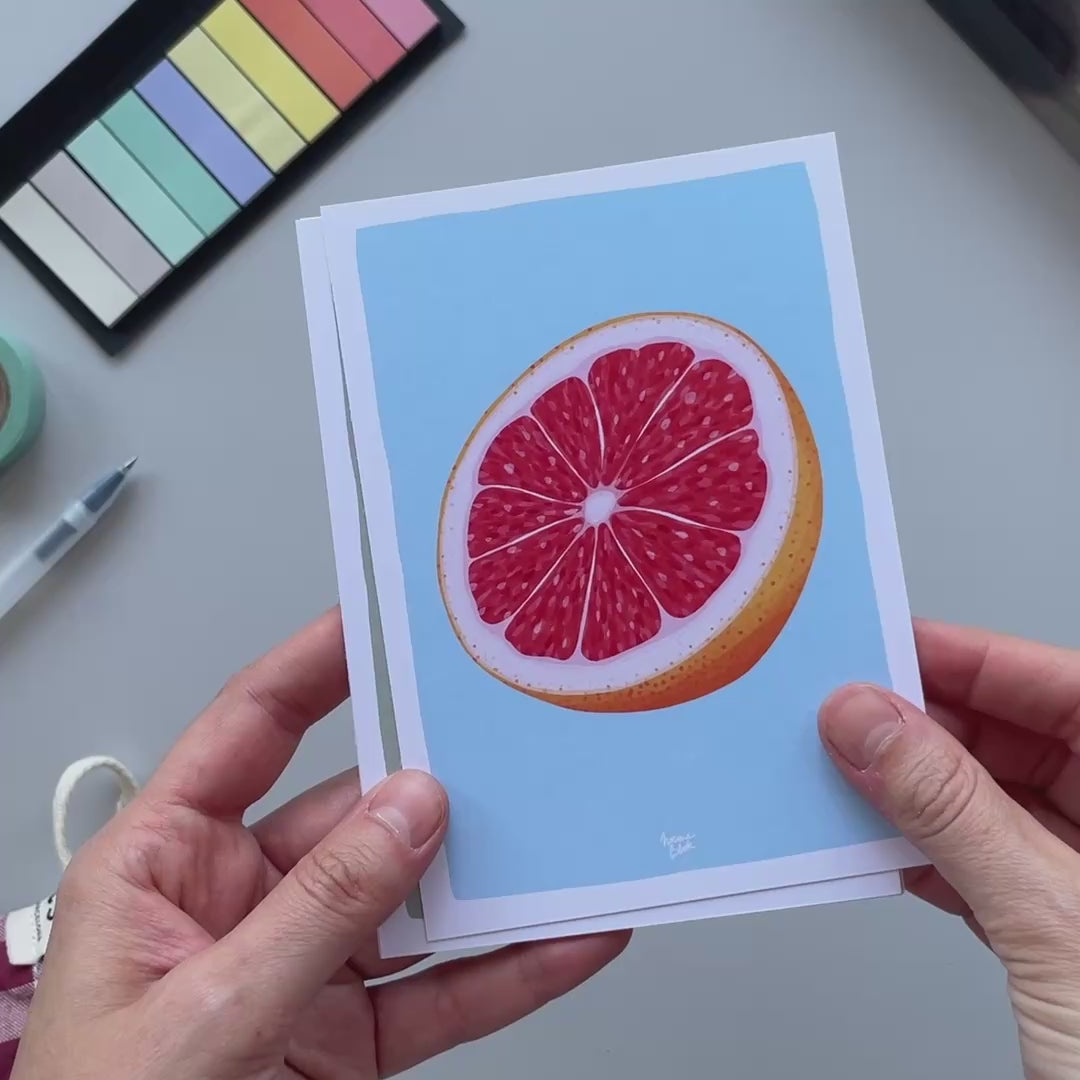 Video enseñando los puntos de libros de frutas y la parte de detrás con los 8 espacios para escribir los libro que te has ido leyendo este año.